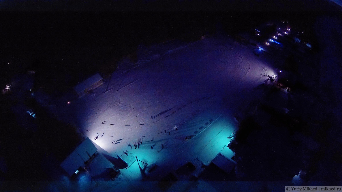 Лыжный стадион в Малиновке ночью