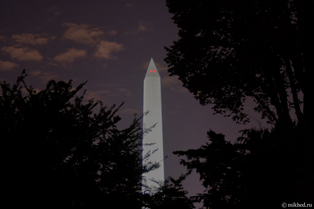 Вашингтонский обелиск ночью