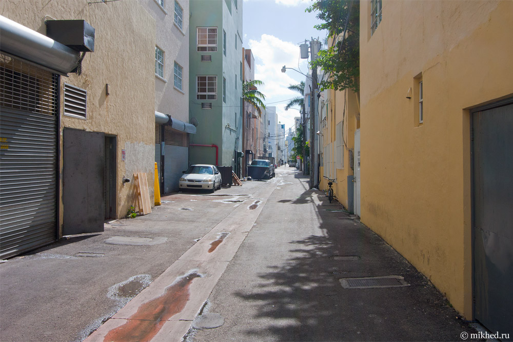 Переулок в Майами-Бич