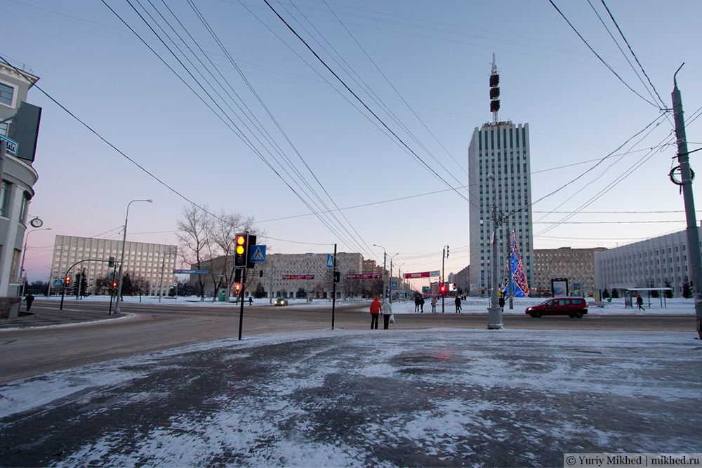 Площадь Ленина и здание проектных организаций