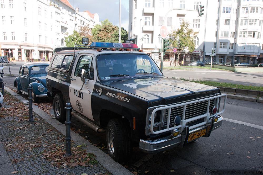 Американский полицейский автомобиль в Берлине