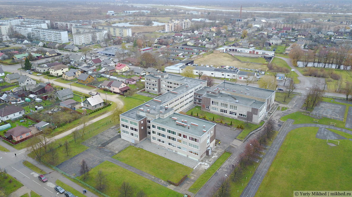 Jelgavas tehnoloģiju vidusskola no augstuma