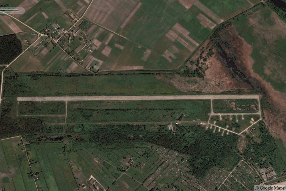 Елґаўскі аэрадром са спадарожніка ў 2002 і 2017 гадах