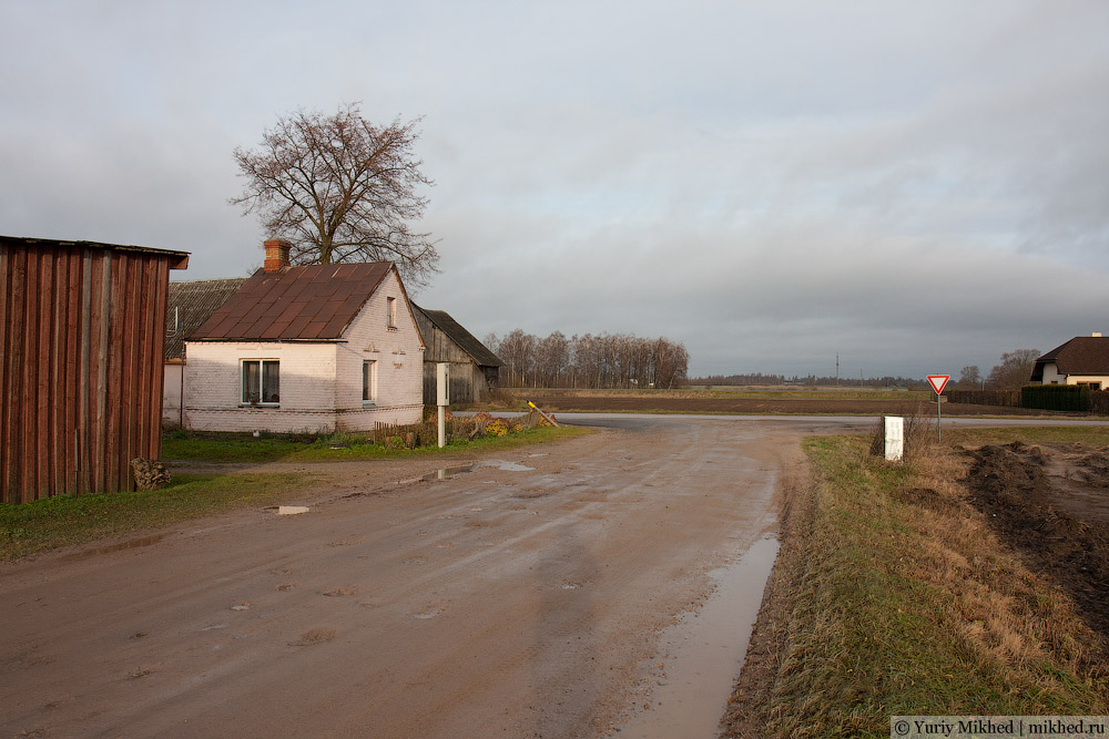 Turn to the aerodrome